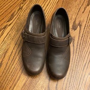 Clarks bendables, leather heeled shoe